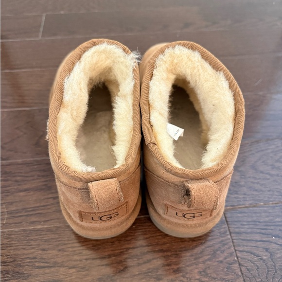 UGG Women Classic Ultra Mini Boot - Picture 5 of 7